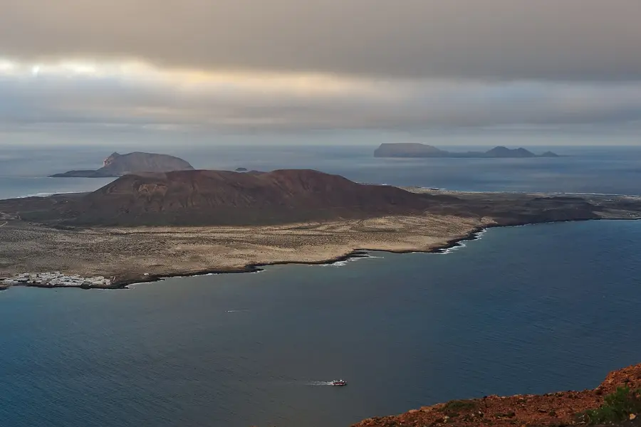 Alegranza, Montaña Clara, the tiny Roque del Oeste, La Graciosa and a bit of Lanzerote, as seen from César Manrique’s